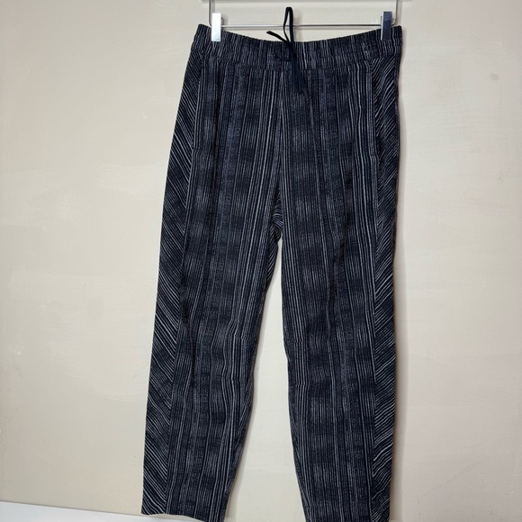 ATHLETA Arrival Pants size 6 Relaxed Versatile *360-Stretch - Picture 5 of 12